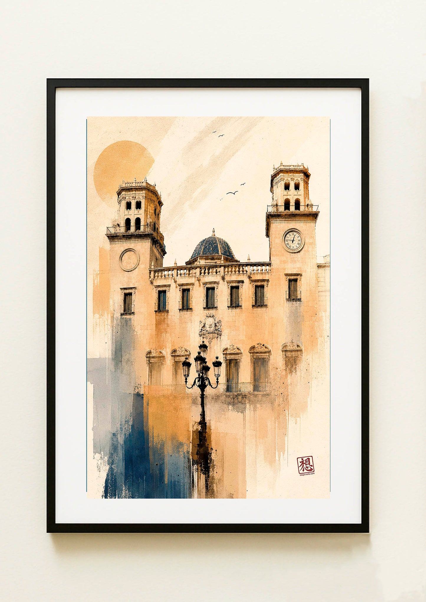 Lámina decorativa Ayuntamiento de Alicante enmarcada, acuarela vertical de fachada neoclásica con dos torres, cúpula central, reloj y farola de forja en primer plano, paleta ocre dorada con sol naranja y toques azules, cuadro marco negro paspartú blanco IMAJIN-ARTE