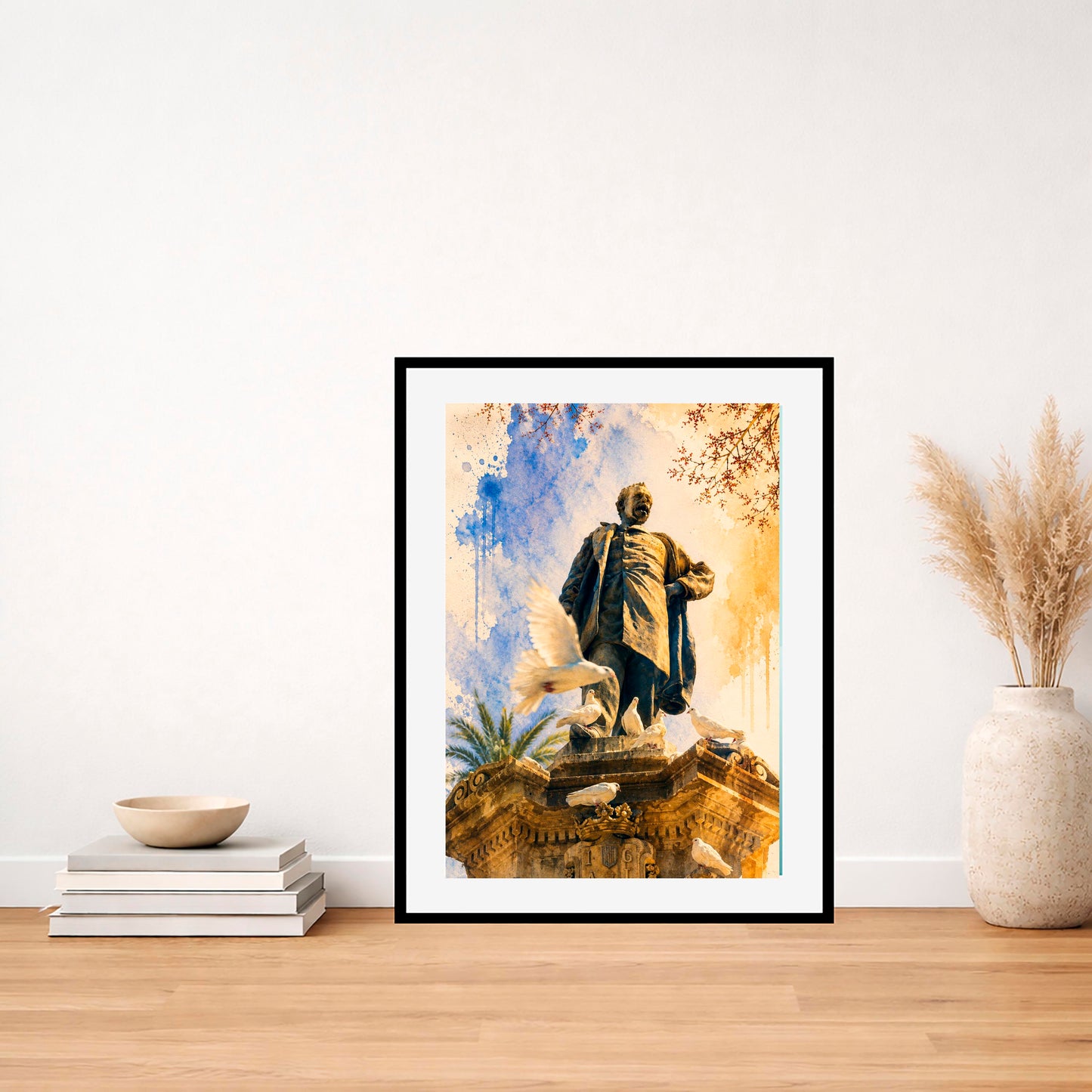 Lámina decorativa Estatua de Maisonnave enmarcada en negro apoyada en mesa de madera con jarrón de pampas y cuenco beige, decoración nórdica minimalista IMAJIN-ARTE